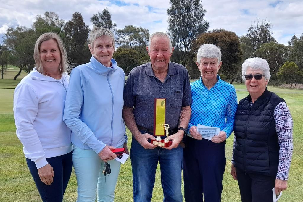 Tracey Mills, Marion Venn, Alan Mills, Alison Sinclair & Sue Wilton