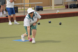 Maree Van Kempen bowling for Kaniva in division one against Horsham City. Her rink lost 20-40.