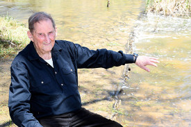 Horsham historian, Bob McIvena has undertaken extensive reseach into the history of the Wimmera Mallee’s watercourses including the former Wimmera Mallee Channel system. The first instalment of this remarkable history starts in a double page spread in today ‘Llifestyle’ pages in today’s Horsham Times. Mr McIlvena is pictured at a spillway just below the original and now defunct Dooen weir, east of Riverside, north of Horsham.