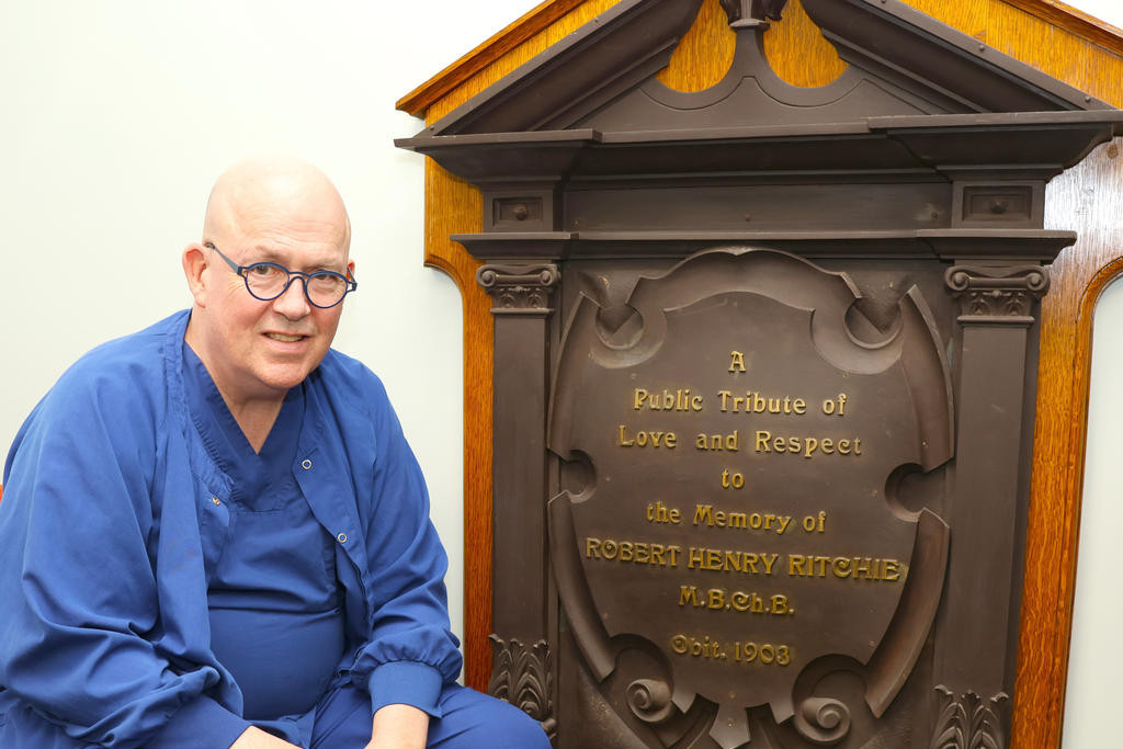 Grampians Health surgeon Dr James Gallagher with the plaque honouring Dr Ritchie's service to the Horsham community.