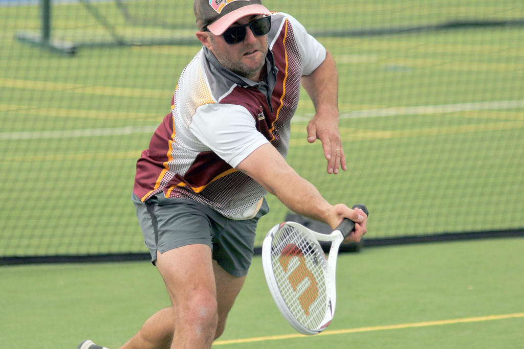 Warracknabeal's Chris Kellett reaches for a shot.