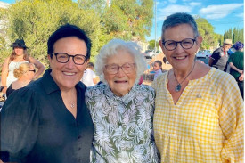 Aunty June Walsh (Center) with her two extra daughters Lee Loats and Rae Talbot.