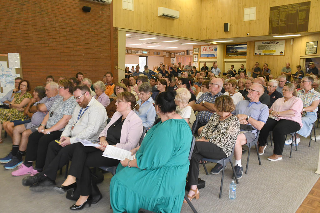 Many community members from across the region come together to listen to council representatives from Yarriambiack and Buloke shires. Photos: DAVID WARD