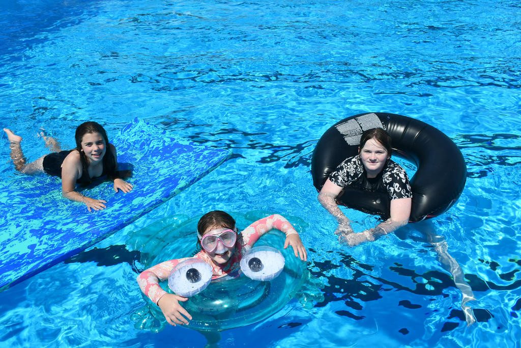 Dimboola kids Sierra, 12, Charlie, 11, and Hattie,11, are making a splash, beating the extreme weather with a swim in the Dimboola Swimming Pool.