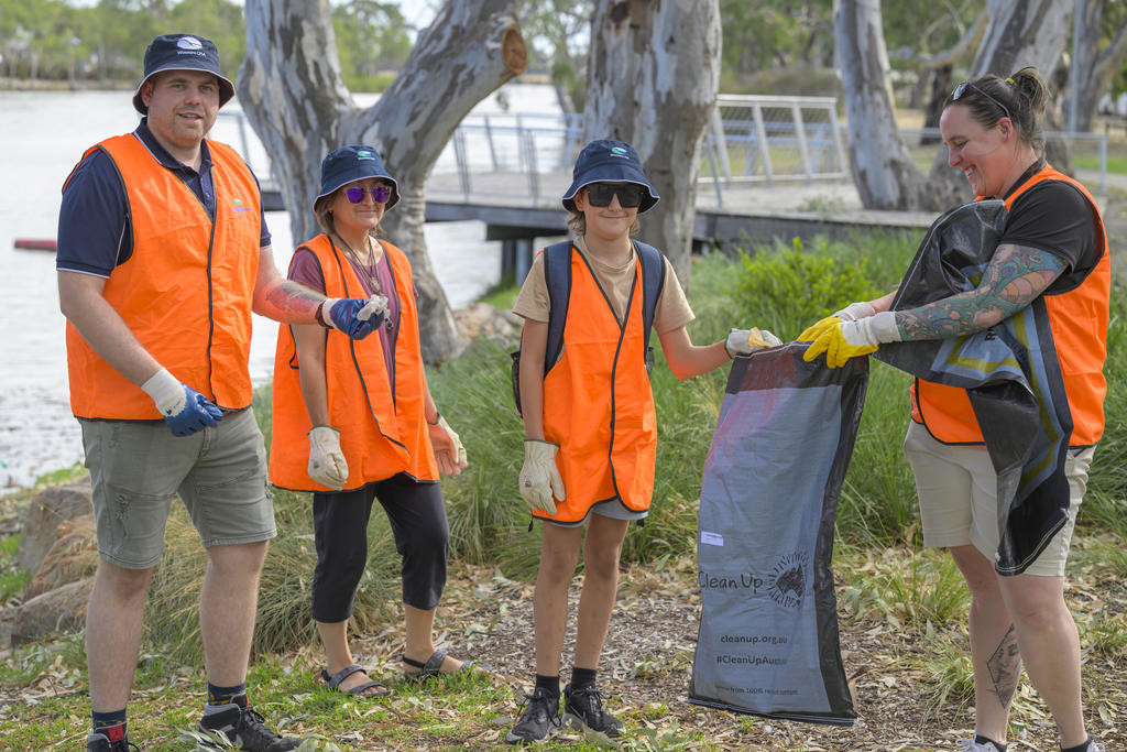 Cobba Harrison from Wimmera CMA, Liz Callister, Jaali Randall and Alicia Drew from HRCC clean up litter along the Wimmera River. Photo: ROBIN WEBB