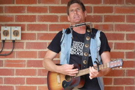 Andy Gosling from Rainbow plays at Tesso’s.