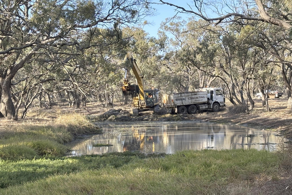 Crews began sediment and weed removal in the Yarriambiack Creek on Asquith Reserve on Wednesday. Photo: CAITLIN MENADUE