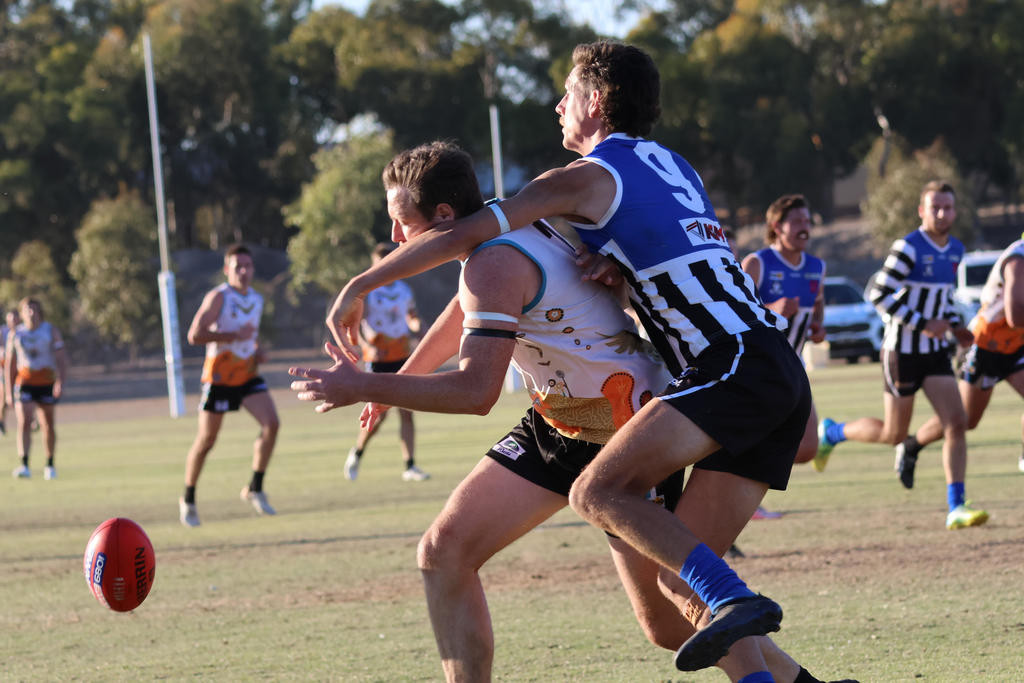 Brayden Ison recieved a free Kick in this marking contest against Joseph Clancy.