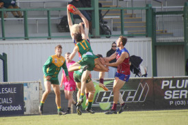 Evan Hunter does his best to spoil the mark by his opposition player.