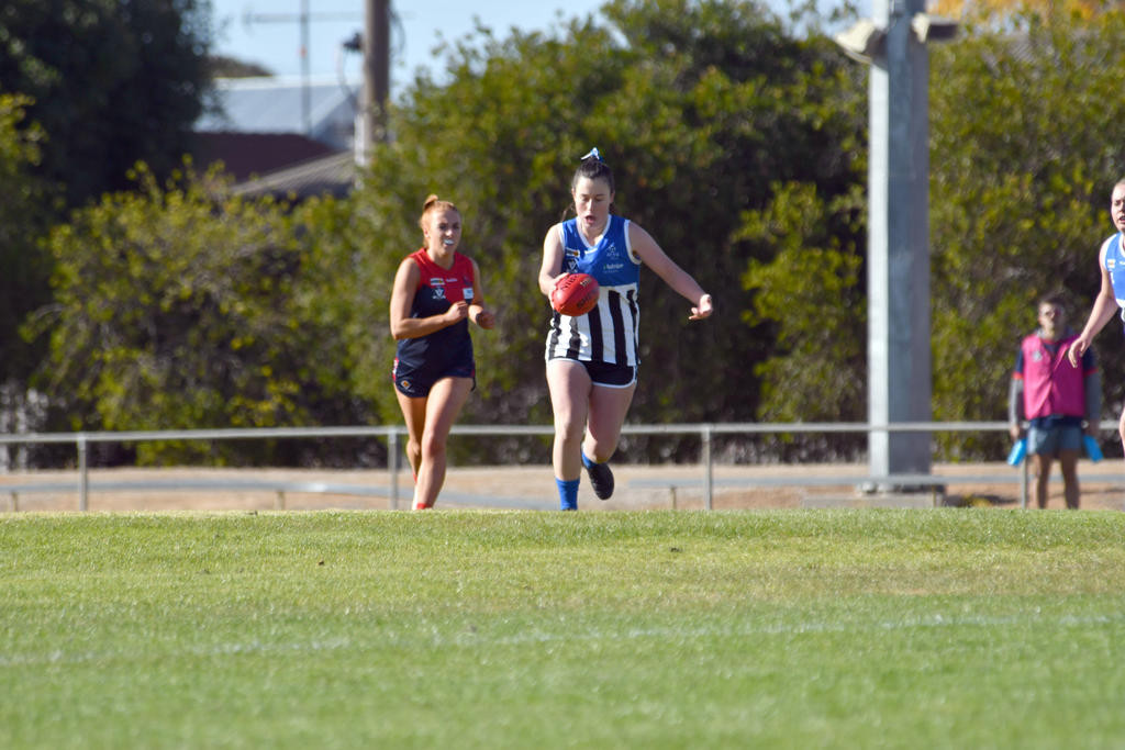Minyip Murtoa's Madeleine Huggins goes to kick ahead.