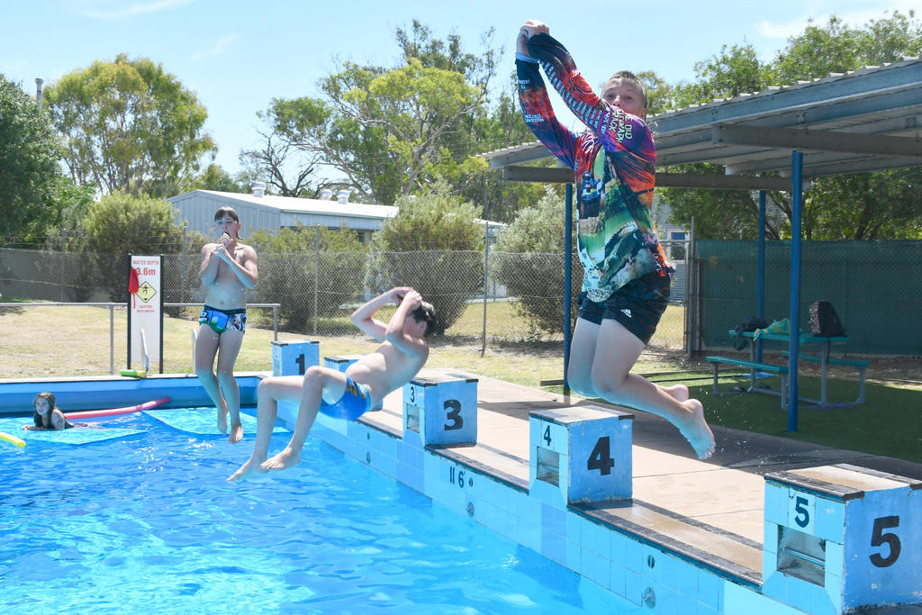 Dimboola kids Sydney, 12, Hamish, 12, and Hamish, 12, are having a blast diving into the Dimboola Swimming pool.