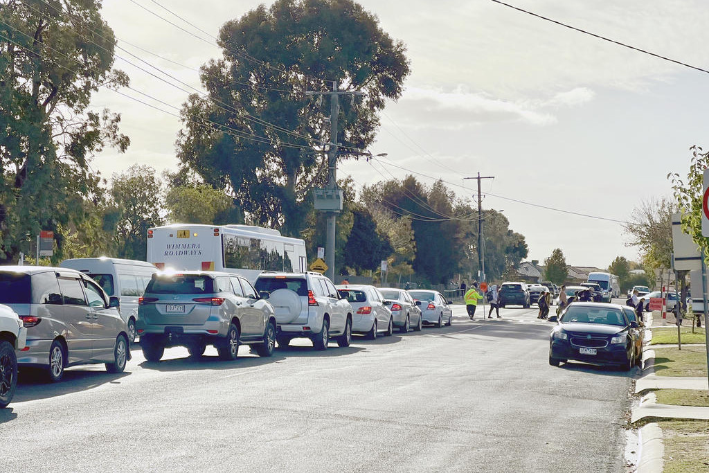 Traffic congestion at school pickup time at the Horsham West Primary School. Photo: TAYYAAB MASROOR