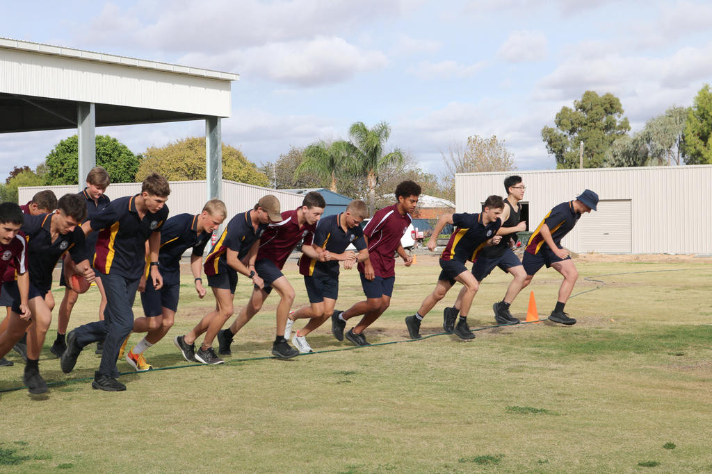 Runners aged 16-20 start their 5km run. Photos: WSC