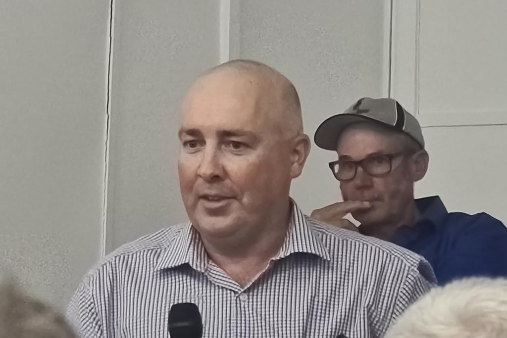 West Wimmera Shire Mayor Tim Meyer addressed questions at the Winiam Hall community meeting after the Little Desert Fire.