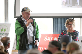 Ross Johns and Marian Haddrick asking questions.