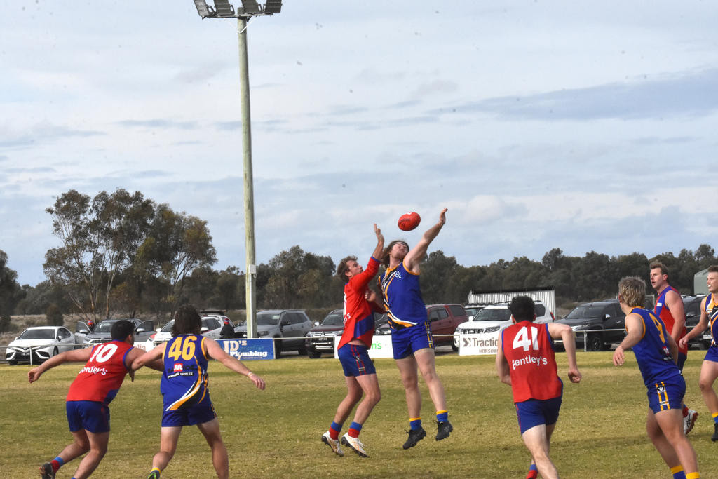 Kalkee's Luke Byrne contests the bounce.