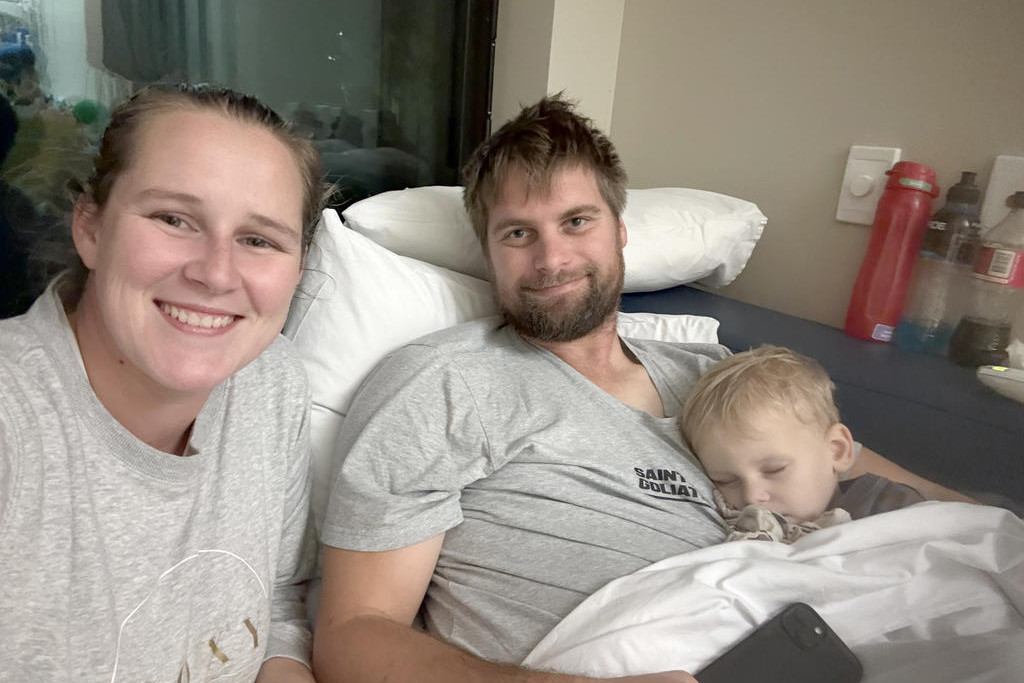 Riley with his parents, Shelby and Justin Appledore.