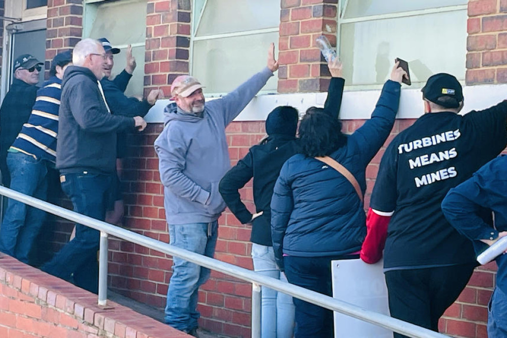"We hear you knocking, but you can't come in." Frustrated landowners locked out of zoom meeting between Vic Grid and councils at Wycheproof. Photo: SHERYL LOWE