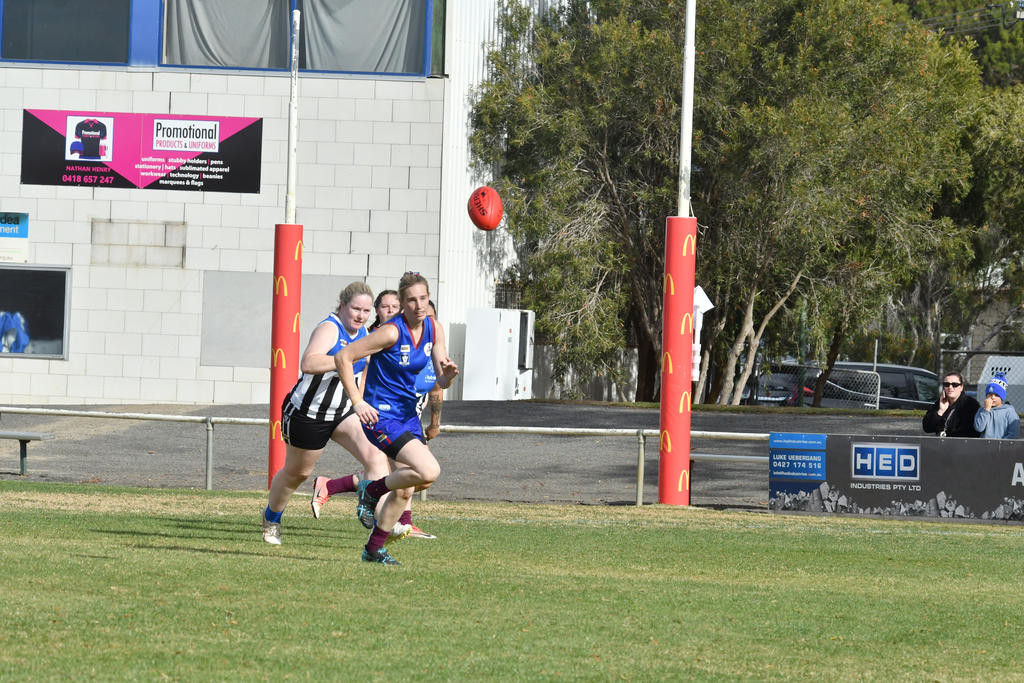 Horsham's Bethany Bates runs for the ball.