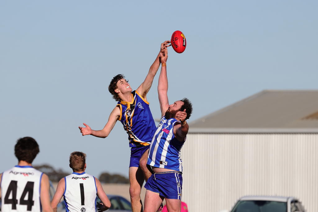 Jesse Taylor wins the ruck for Natimuk.