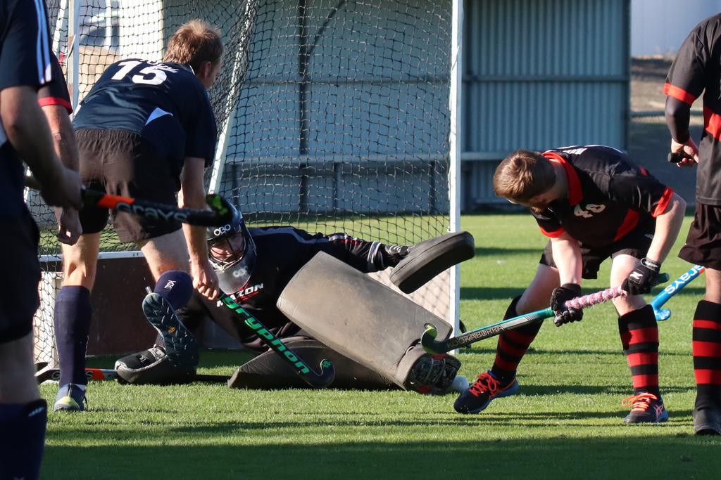 The Tigers v Hurricanes match was highlighted by some determined defence led by Hurricanes’ goalkeeper Lars Simmons.