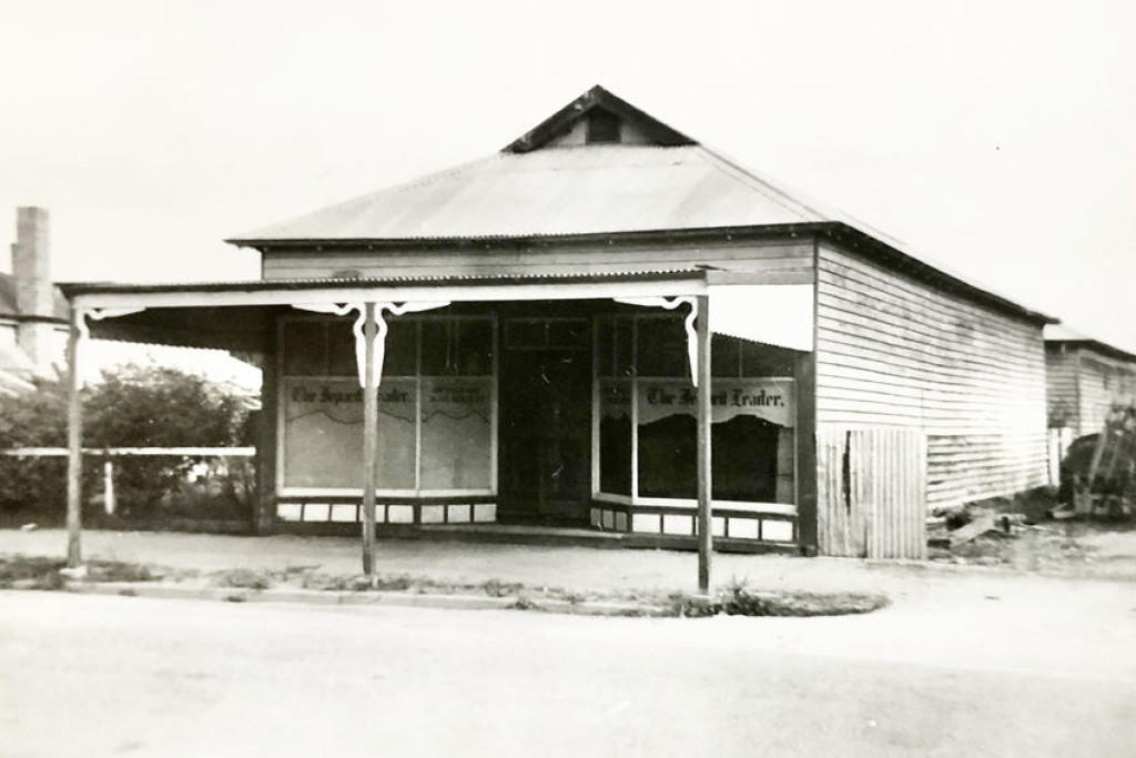 Photo of the Jeparit Leader office on Charles Street, which is now demolished and an empty site.