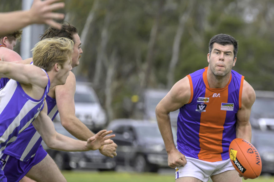 Rupanyup's Elliot Kelly prepares to handball.