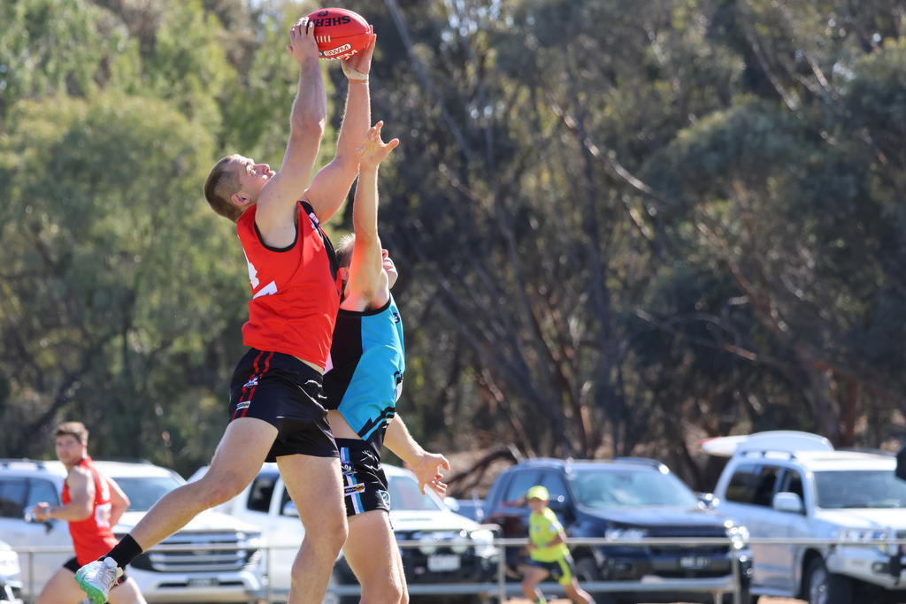 Stawell Warriors' Paul Summers shows off his strength, outmarking Southern Mallee Thunder's Paul Summers Zac Robins.