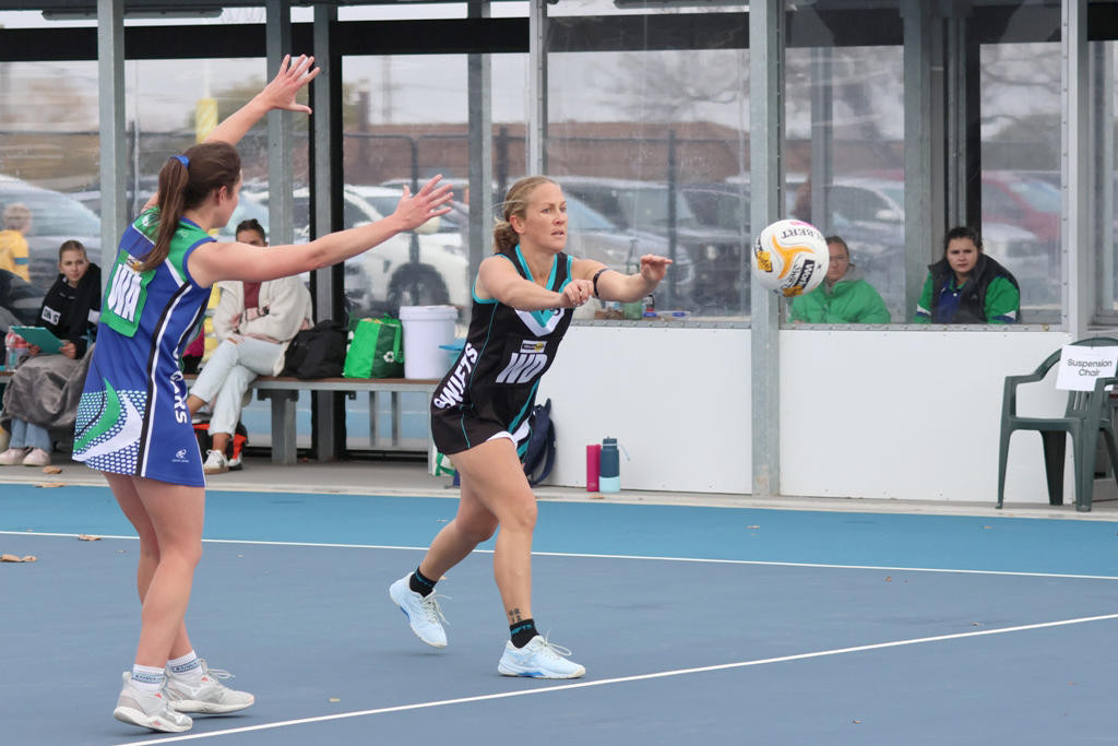 Lisa Monaghan (Swfts) sends a pass upcourt.