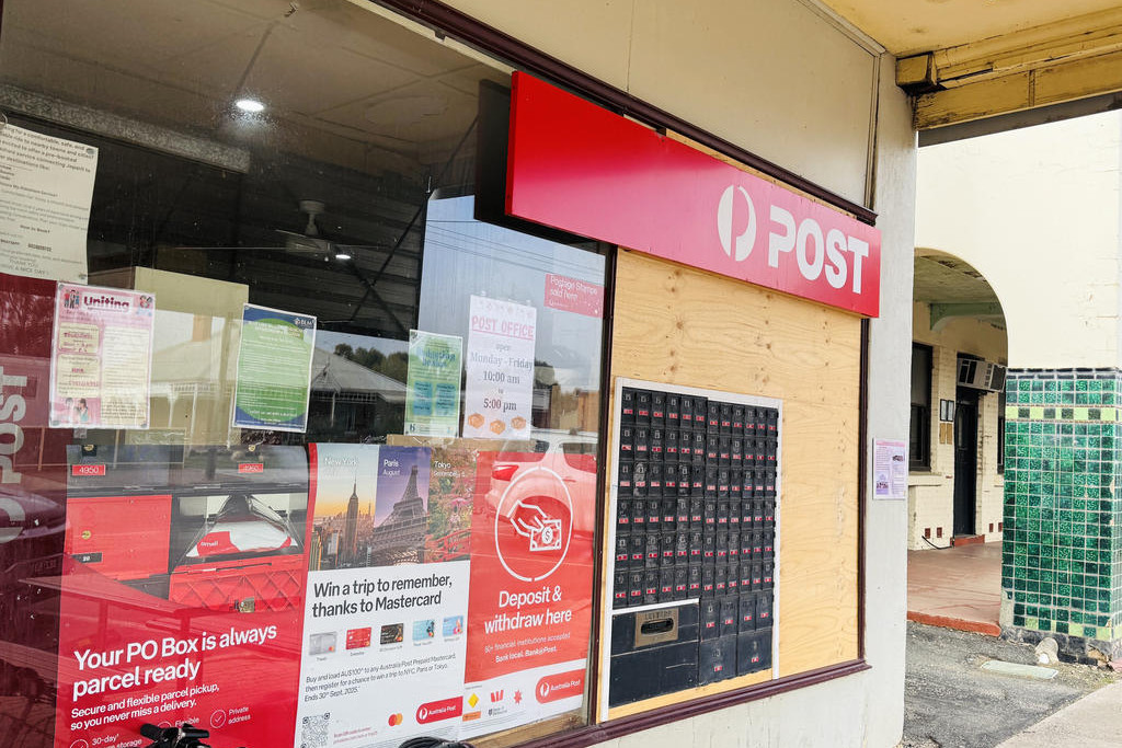 The Jeparit Post Office has now moved to its new location within the Jeparit Supermarket and Cafe.