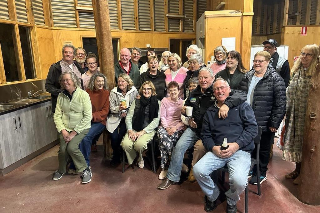 Former students Hopetoun High School pose for a big group photo.
