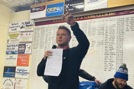 Auctioneer Robert Dolan donated his service to the auction the the NF&G Charity Day for MND and created some laughs but with no intent to offend!!