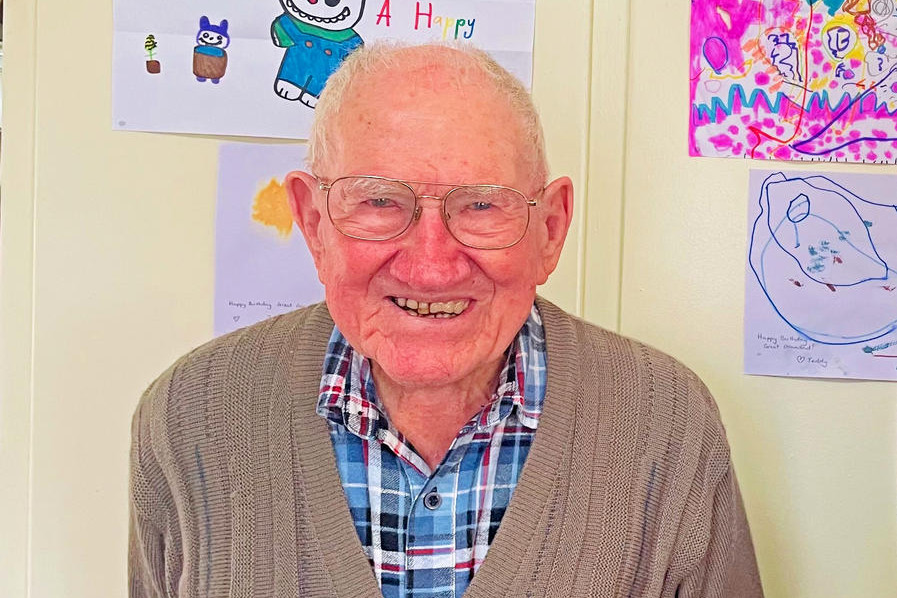 Former farmer and WWII pilot Ian McRae of Dimboola turns 103, seen here with hand drawn greetings from some of his great-grandchildren.