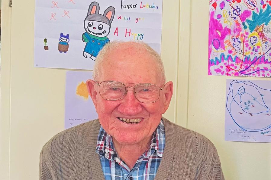 Former farmer and WWII pilot Ian McRae of Dimboola turns 103, seen here with hand drawn greetings from some of his great-grandchildren.