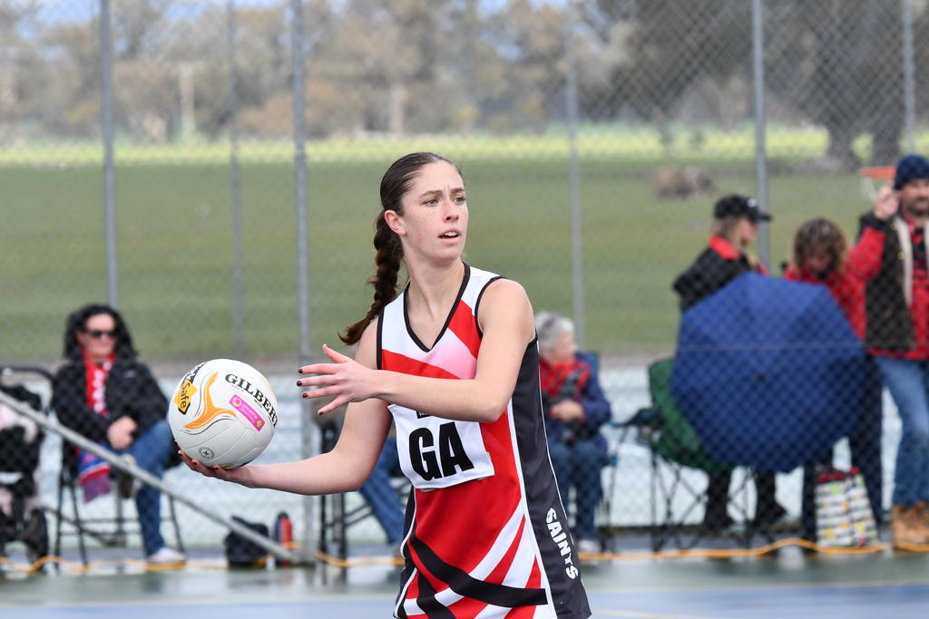 Edenhope Apsley's Lavinia Fox scans her options before making a pass.