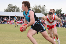 Heath Smith breaks away from his Ararat opponent.