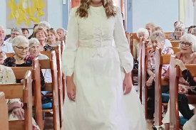 Eliza models Linda Solly’s 1973 frock.