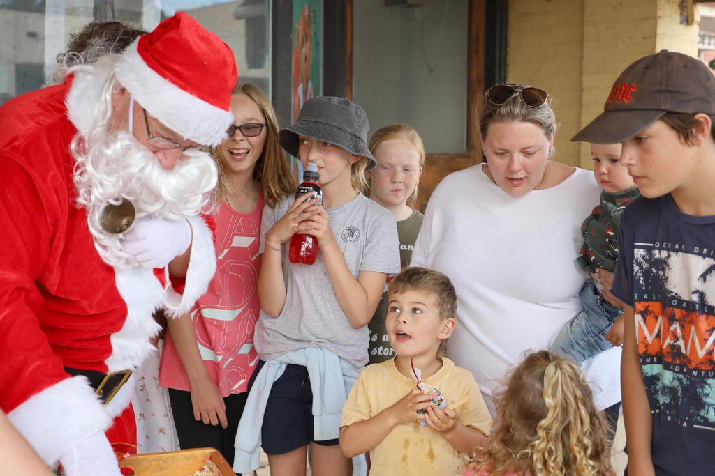 Santa gave festive gifts to the kids on last year's Christmas evening.