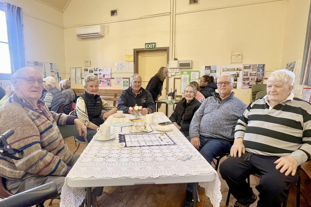 Desmond Smith, Ruth Gosling, Wayne Nitschke, Glenys Staples, Daryn Clugston and Allan Bretag attended the morning tea early this year.
