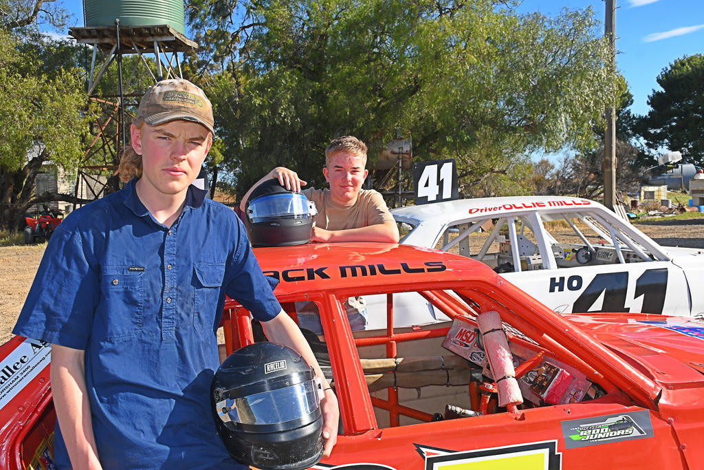 Blue Ribbon Raceway is set for a massive night of racing, featuring the 360 Sprintcar Series, the Junior Vic Title, Street Stocks, and V8 Trucks. All eyes will be on local young gun Jack Mills (left) as he chases his first-ever state crown on his home track this weekend. However, his younger brother, Ollie (right), will be aiming to spoil the occasion by pushing for a victory of his own.