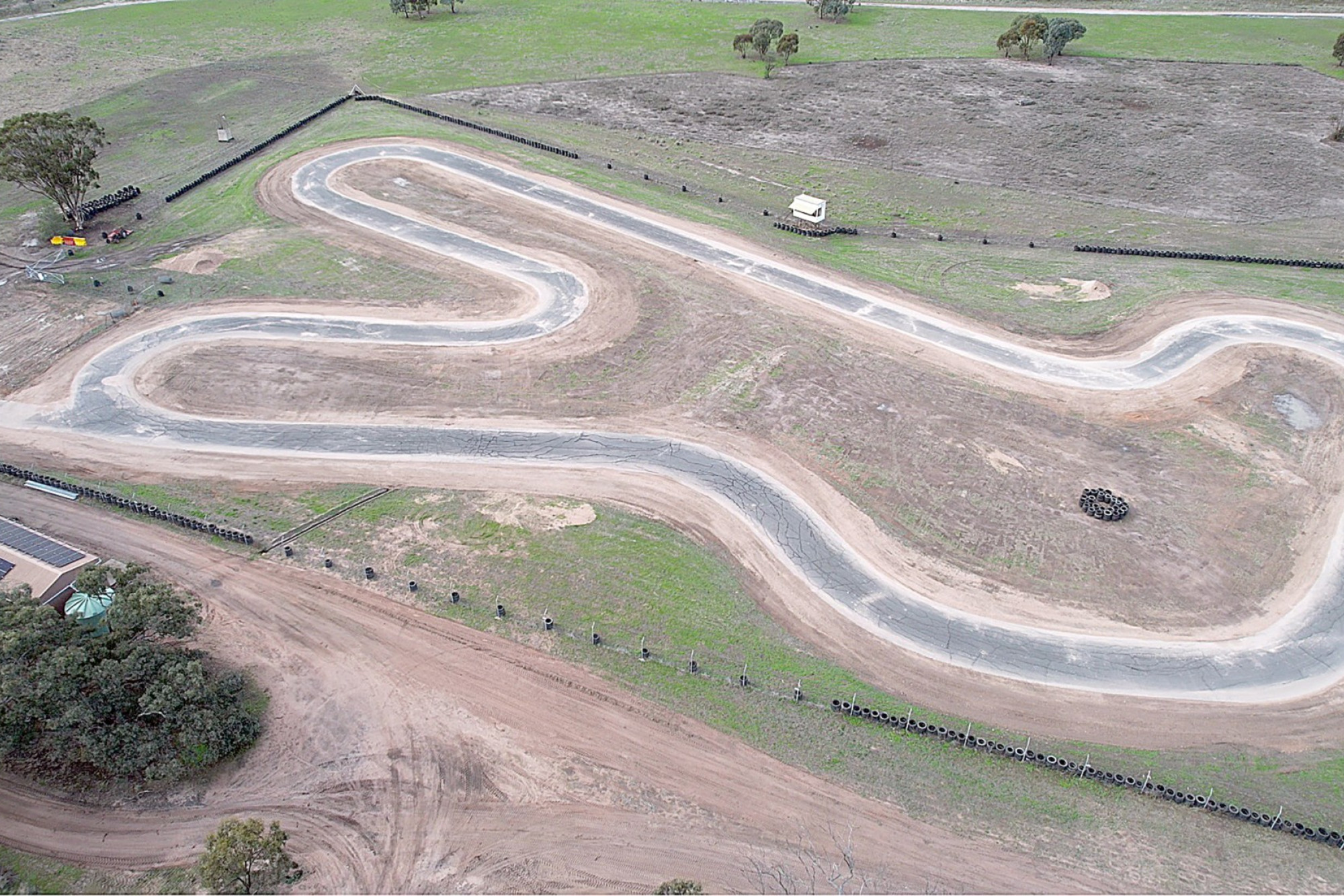 Karts closer to the finish line - feature photo