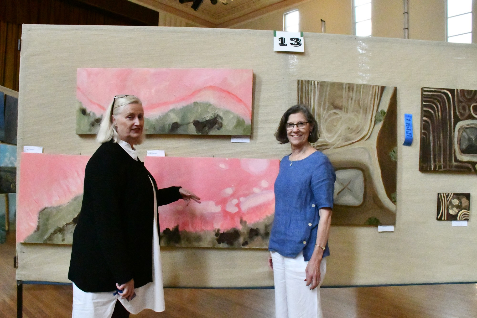 SUPPORT: Horsham Rural City Council mayor Robyn Gulline and Horsham Regional Art Gallery director Jane Scott are proud to host the Rotary Club of Horsham East’s Art Fair 2022 at the Horsham Town Hall. Photo: SAN WILIAMS.