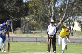 Chris Ross bowling for Blackheath Dimboola.