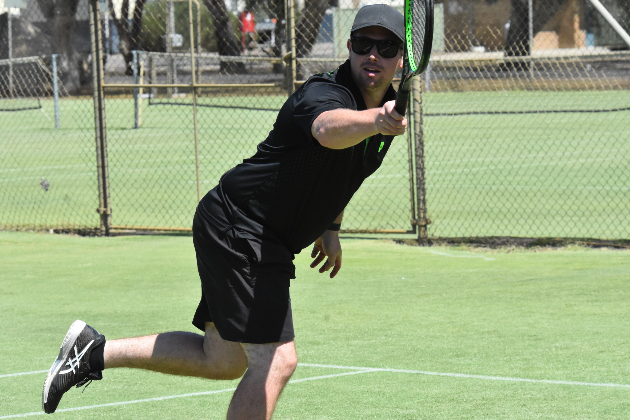 Horsham Lawn Bardell’s Daniel Phillips with a return in their B-special match against Laharum. PHOTO: CHRIS GRAETZ