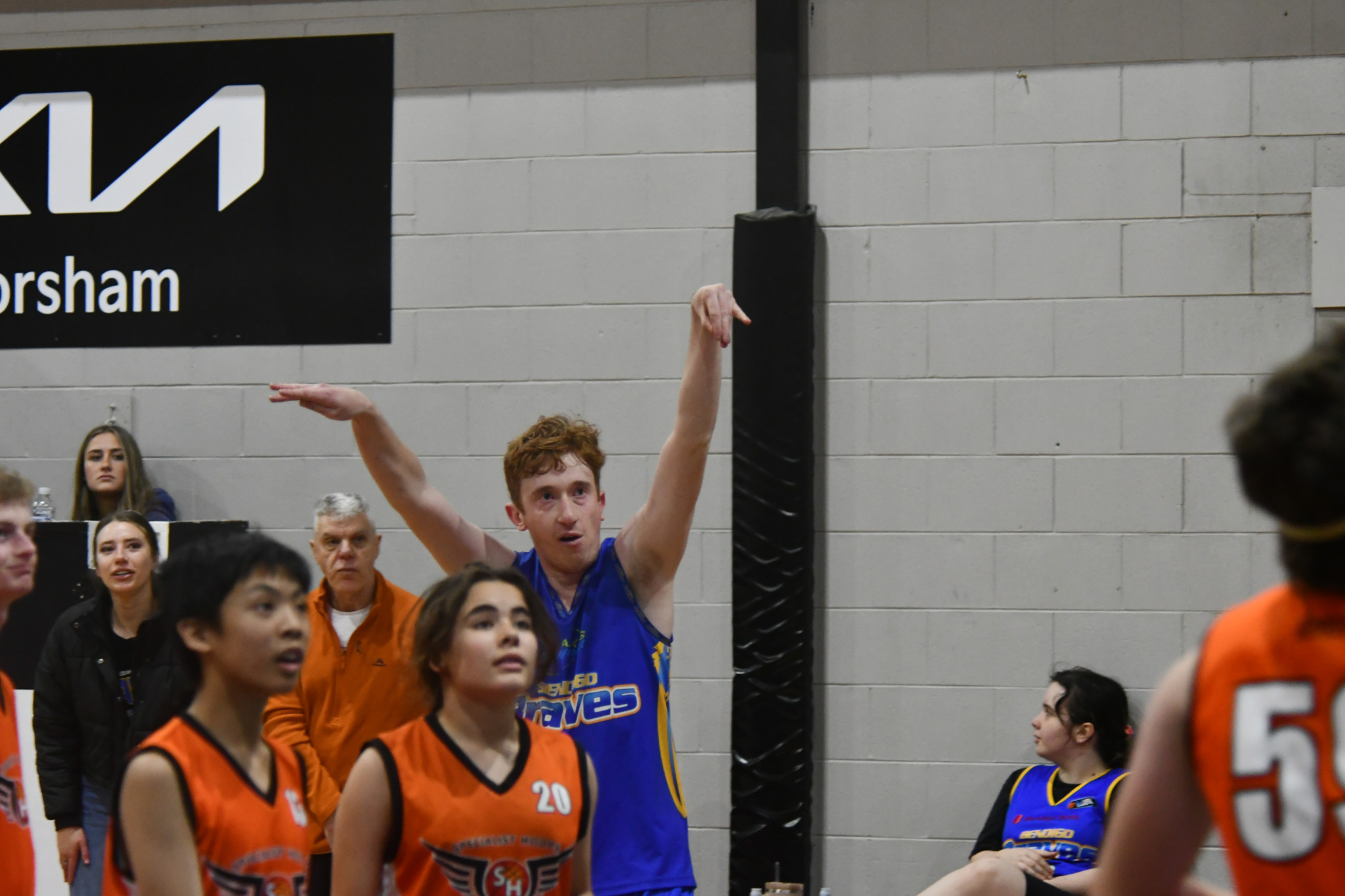 Bendigo’s Riely Epema lets a shot fly.