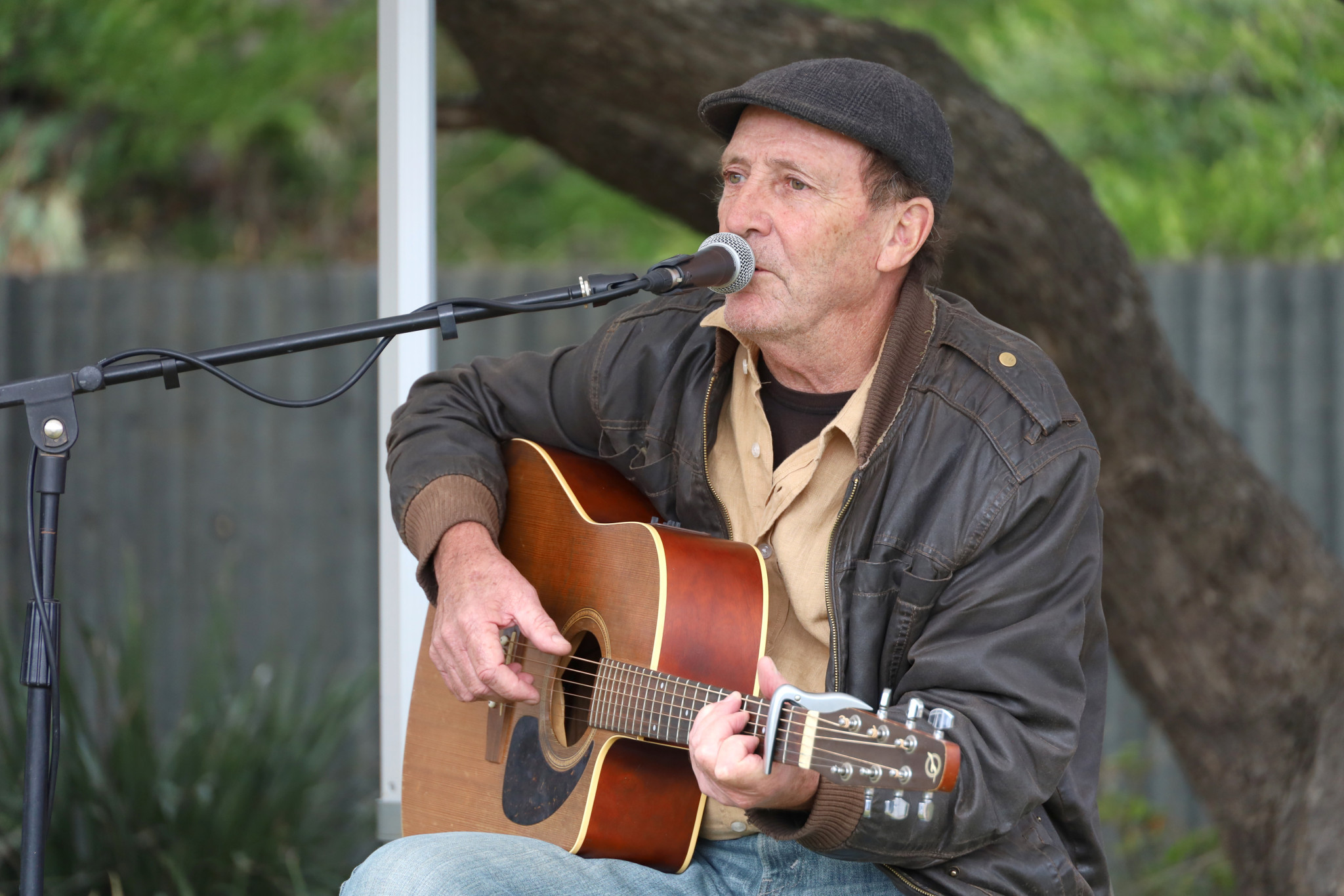 Maurice Coneway from Hopetoun plays at Val’s.