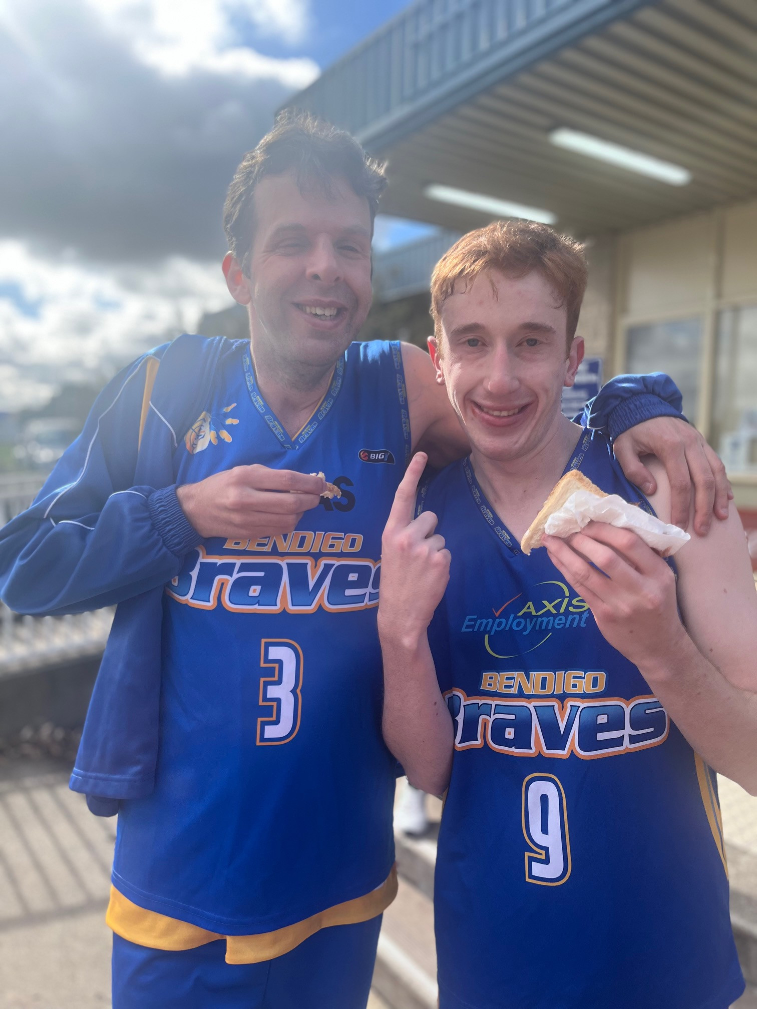 Sam and Reily from Bendigo Braves Enjoying lunch!