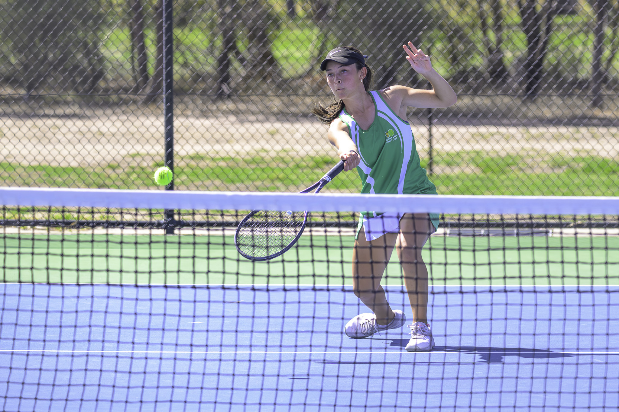 Lydi Boyd lines up a forehand volley.