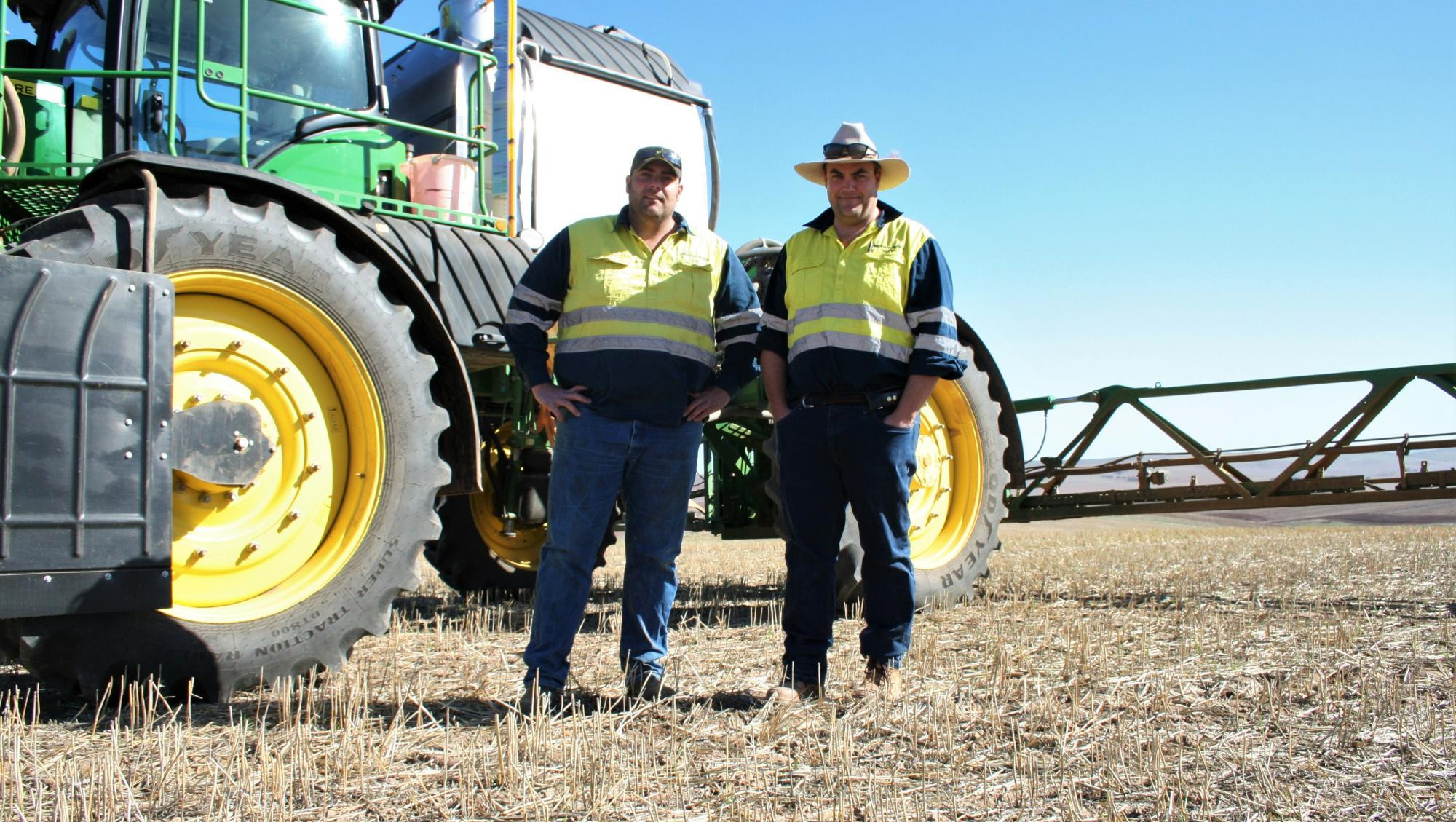 Boom spraying machinery File pIcture
