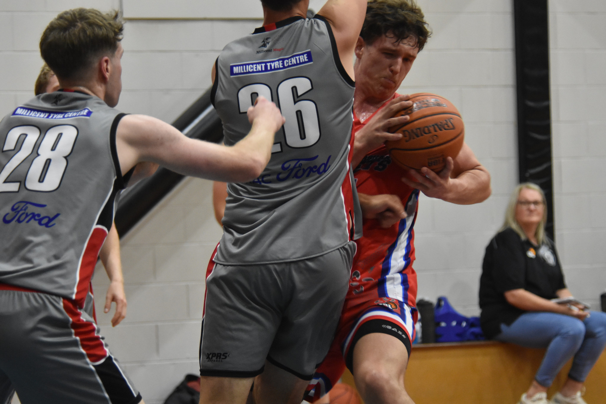 Hornets’ Micah Livingstone tries to get past Sam Waring and Harry Mules. PHOTO: CHRIS GRAETZ